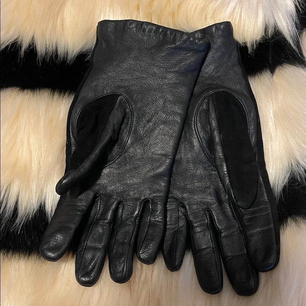 CHANEL Black and Tan Leather Gloves - Picture 5 of 10